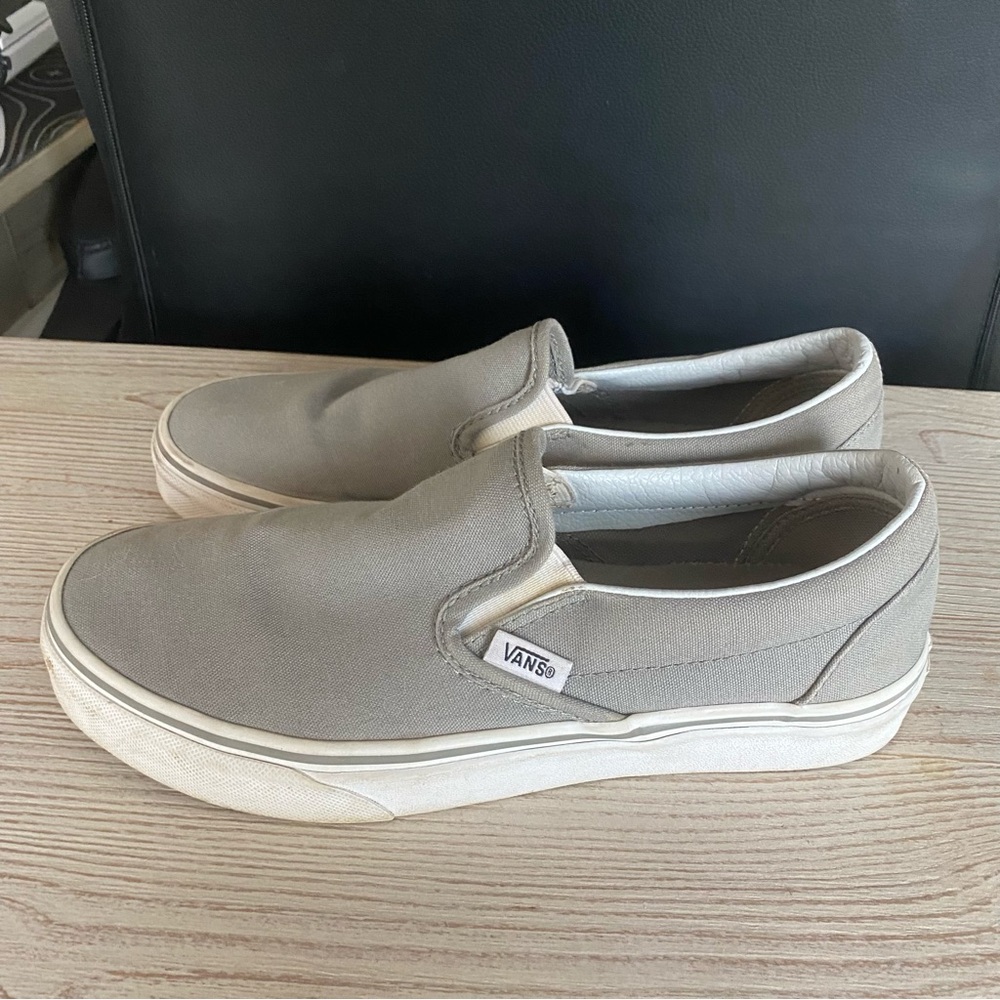 Vans Women’s Classic Slip-On Shoe🩶